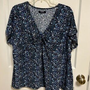 Size 2x women’s short sleeve blouse